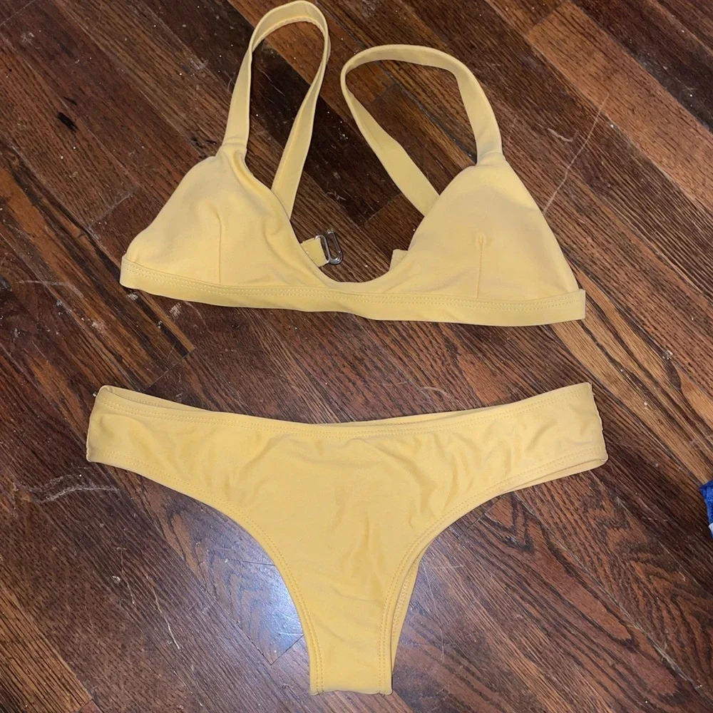 Yellow bikini! - Picture 1 of 3